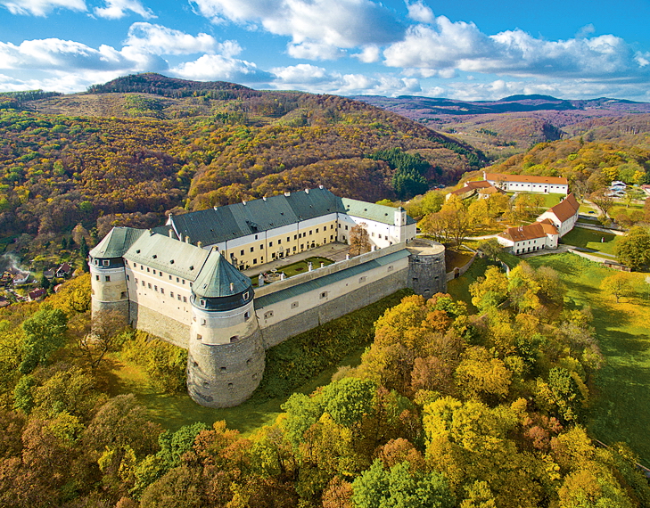 Červený kameň (Red Stone Castle)